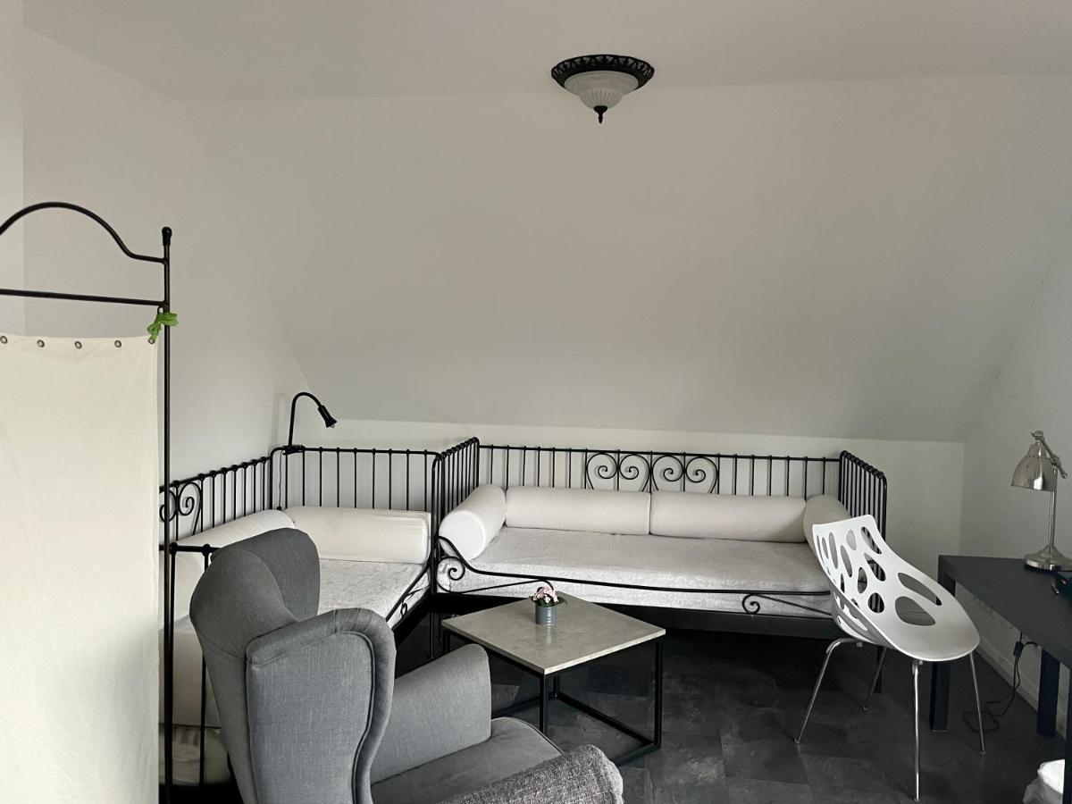 Gaestehaus Vigliarolo Gewerblich Jedes Zimmer Eigenes Bad Gemeinschaftskueche Elmshorn Luaran gambar